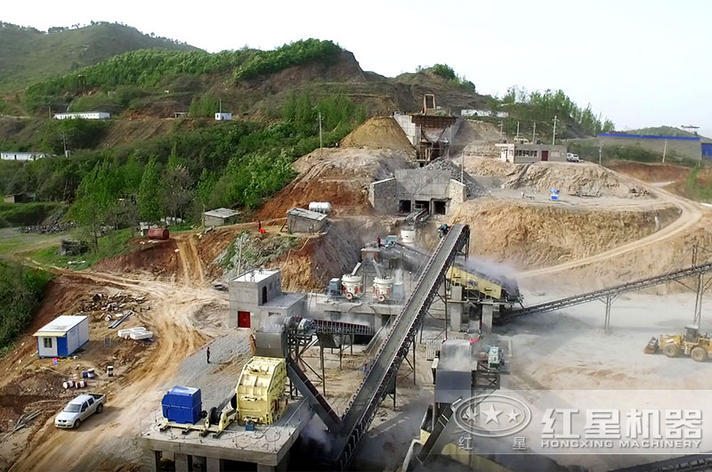 用戶石料生產(chǎn)現(xiàn)場(chǎng)，投資上百萬(wàn)輕松選擇多種型號(hào)設(shè)備